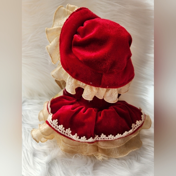 10"Vintage Collectors Choice Musical Porcelain Doll w/ Authenticity Certificate - Picture 4 of 7